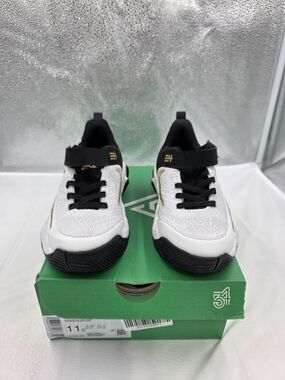 Nike Giannis Immortality Kids White and Black Sneakers with Gold Logo